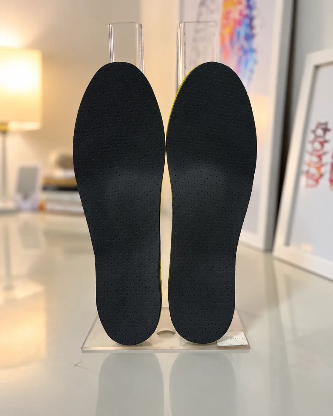 Palmilhas Personalizadas desenvolvidas a partir de avaliação individualizada, com materiais selecionados que respeitam as características dos pés, conforto e melhor distribuição das pressões plantares